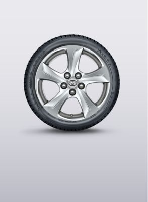 Seitenansicht einer Felge für den Toyota Yaris vor neutralem Hintergrund