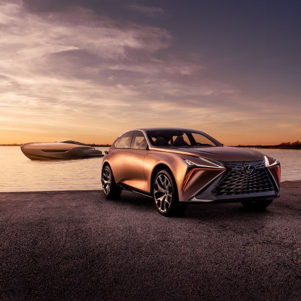 LF-1 LIMITLESS ÄR VÅR VISION AV ETT HELT NYTT FLAGGSKEPP FRÅN LEXUS DÄR EN CROSSOVER ERBJUDER SAMMA HÖGA PRESTANDA OCH LYX SOM BARA DAGENS ABSOLUTA TOPPSEDANER KAN GÖRA.  Kevin Hunter, President, CALTY Design Research Inc.