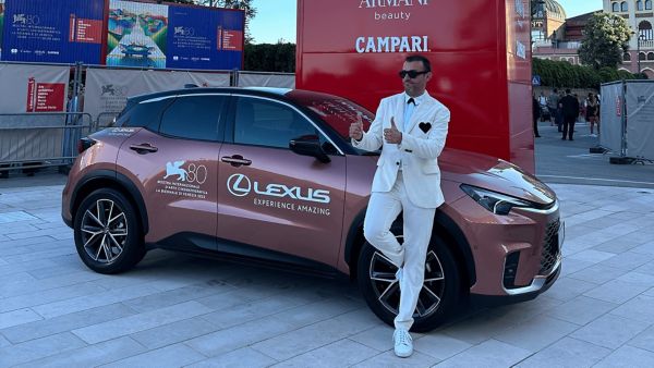 Lexus Kırmızı Halı