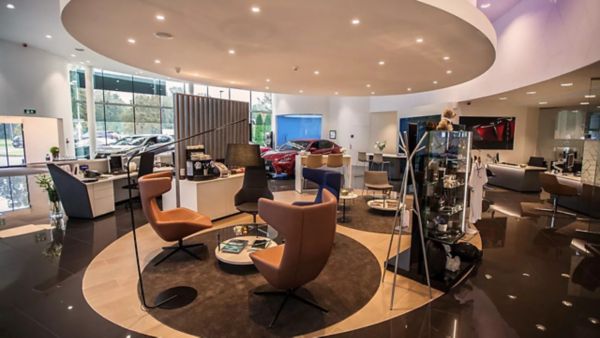 Salon Lexus Kraków wnętrze
