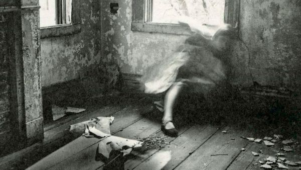 Francesca Woodman. Being an Angel