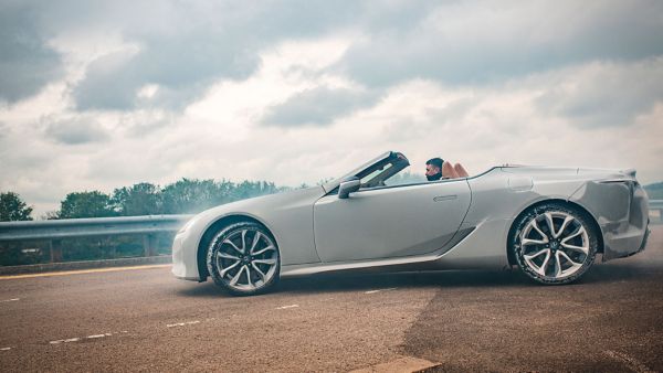 Al volante del Lexus LC Cabrio