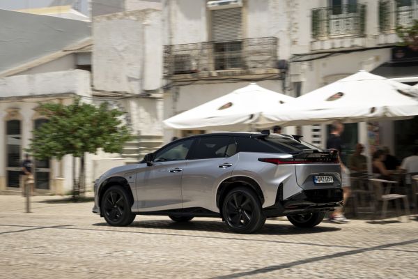 A megbízhatóság csúcsa: a Lexus évek óta etalon a prémiumautók között ...