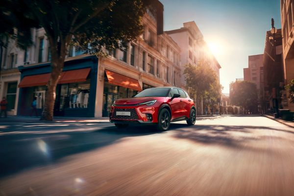 Lexus LBX 2025 exterieur linker vooraanzicht dynamisch