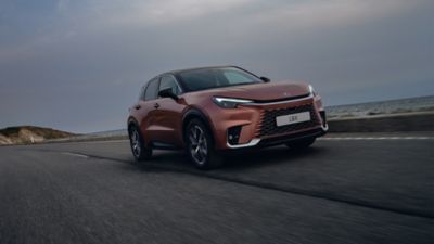 Yeni Lexus LBX Kendi Kendini Şarj Eden Hibrit | Lexus