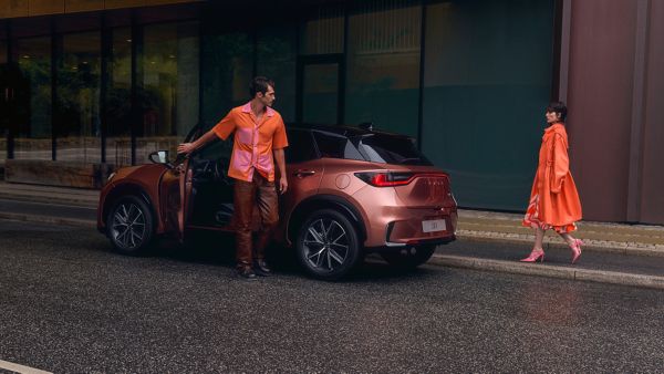 lexus-lbx-gallery-exterior-20-1920x1080-1