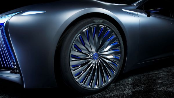 LEXUS DÉVOILE LE CONCEPT LS+