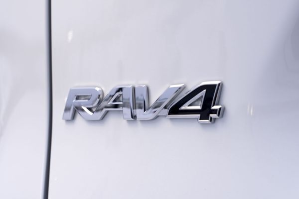 Toyota RAV4: povestea celor 6 generatii si a evolutiei lor