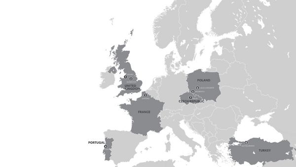 Karte mit allen Ländern Europas, in denen die Länder grau markiert sind, in denen Toyota Autos produziert.