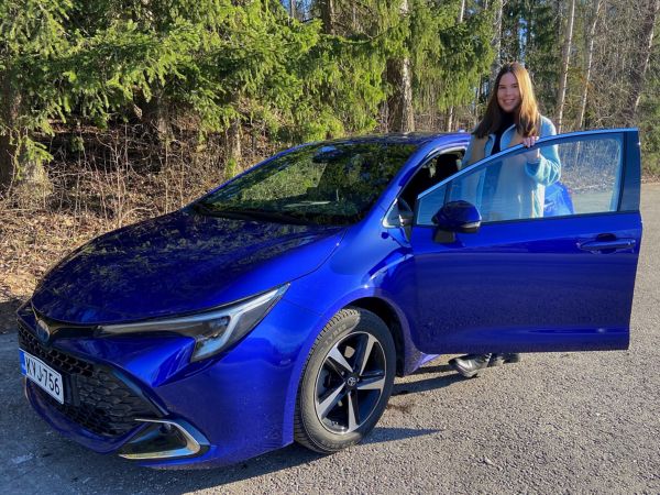 Mari Ryyppö ja Toyota Corolla Hatchback