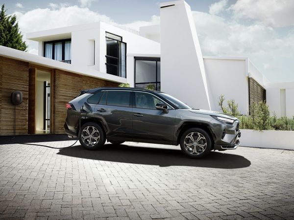 multifeature-recharge-rav4