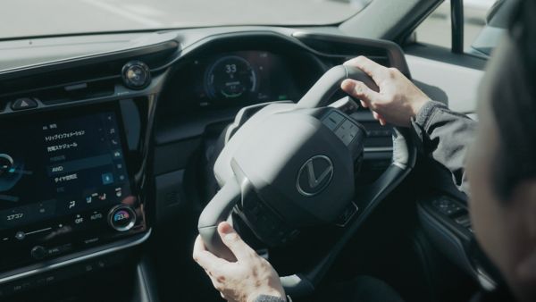 Système de direction câblée Lexus RZ