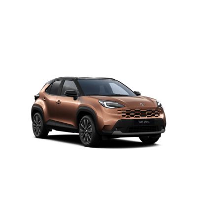 Ein weißer Toyota Yaris Cross auf weißem Hintergrund