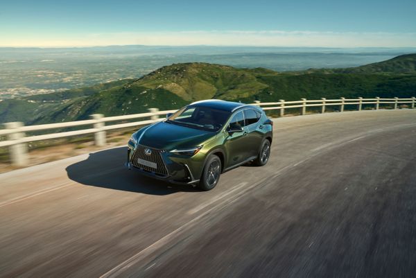 Lexus NX, exterieur, driekwart, rechtsvoor