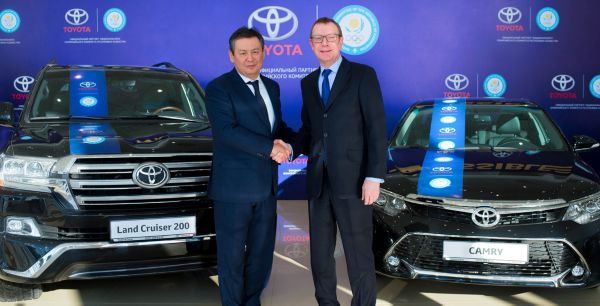 TOYOTA ҰЛТТЫҚ ОЛИМПИАДА КОМИТЕТІНЕ 8 АВТОКӨЛІК БЕРДІ