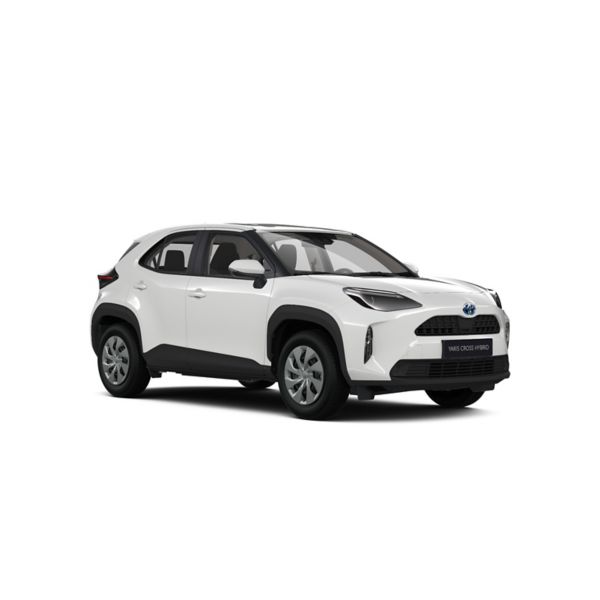 Ein weißer Toyota Yaris Cross Basis Hybrid in diagonaler Frontansicht vor einem weißen Hintergrund