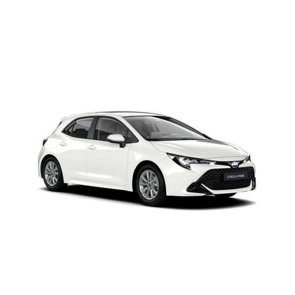 Weißer Corolla steht diagonal zur Kamera vor neutralem Hintergrund