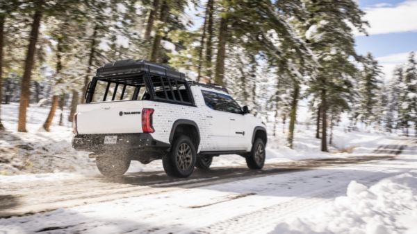 Prototypowy pick-up Toyota Trailhunter Concept