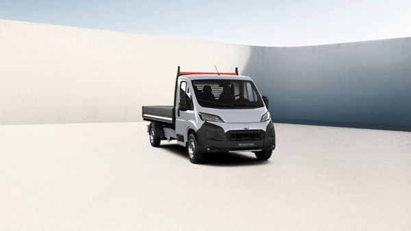 PROACE MAX Benne dans un entrepot