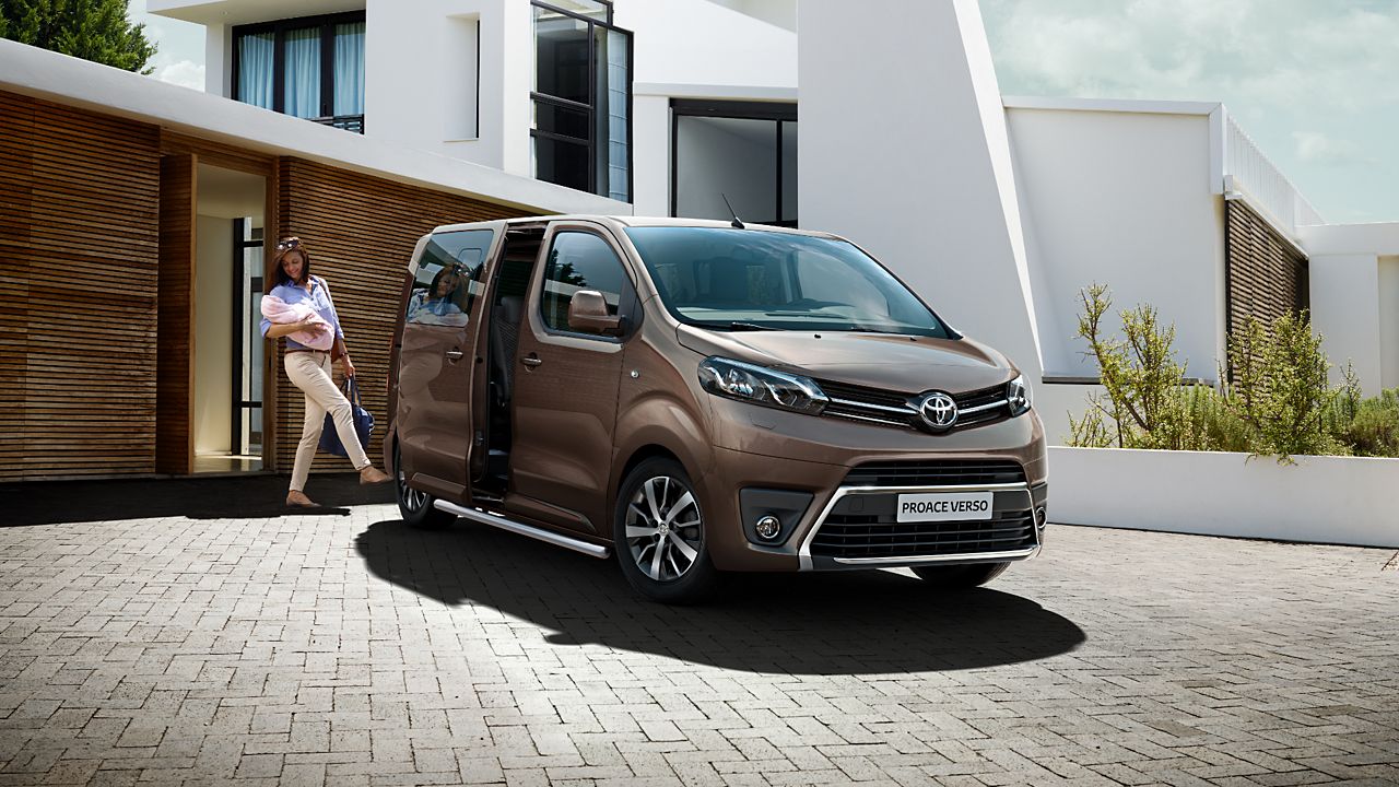 Toyota Proace Verso with mum holding child