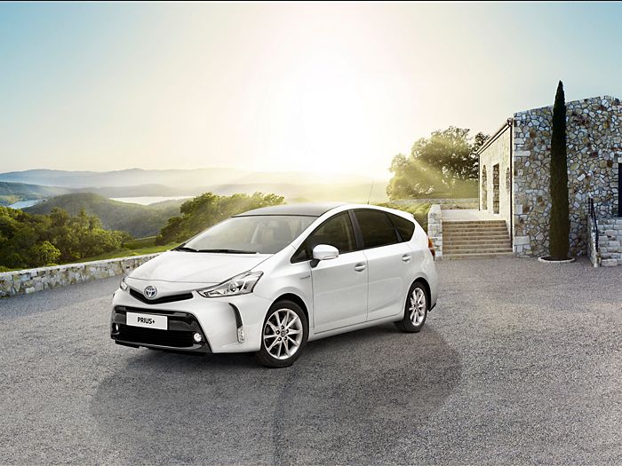 Toyota prius store plus 2020 price