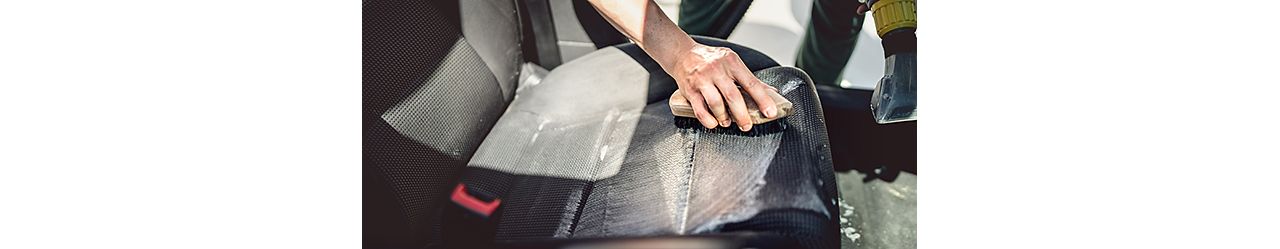Cómo limpiar la tapicería del coche (trucos caseros)