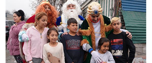 Voluntariado entrega juguetes