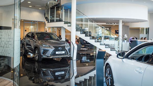 Salon Lexus Warszawa Żerań wnętrze