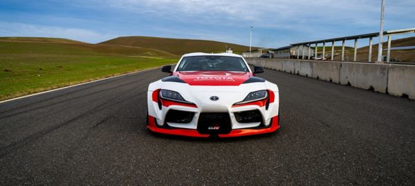  Itt az önvezető driftelésre képes Toyota GR Supra