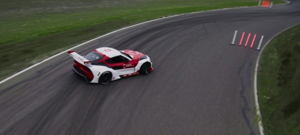  Itt az önvezető driftelésre képes Toyota GR Supra