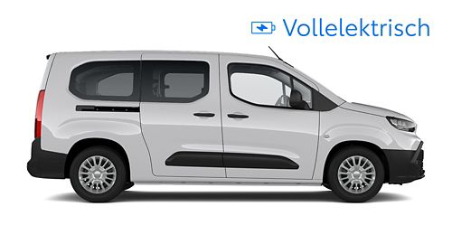 Ein weißer Toyota Proace City Verso ist in der Seitenansicht vor hellem Hintergrund abgebildet.