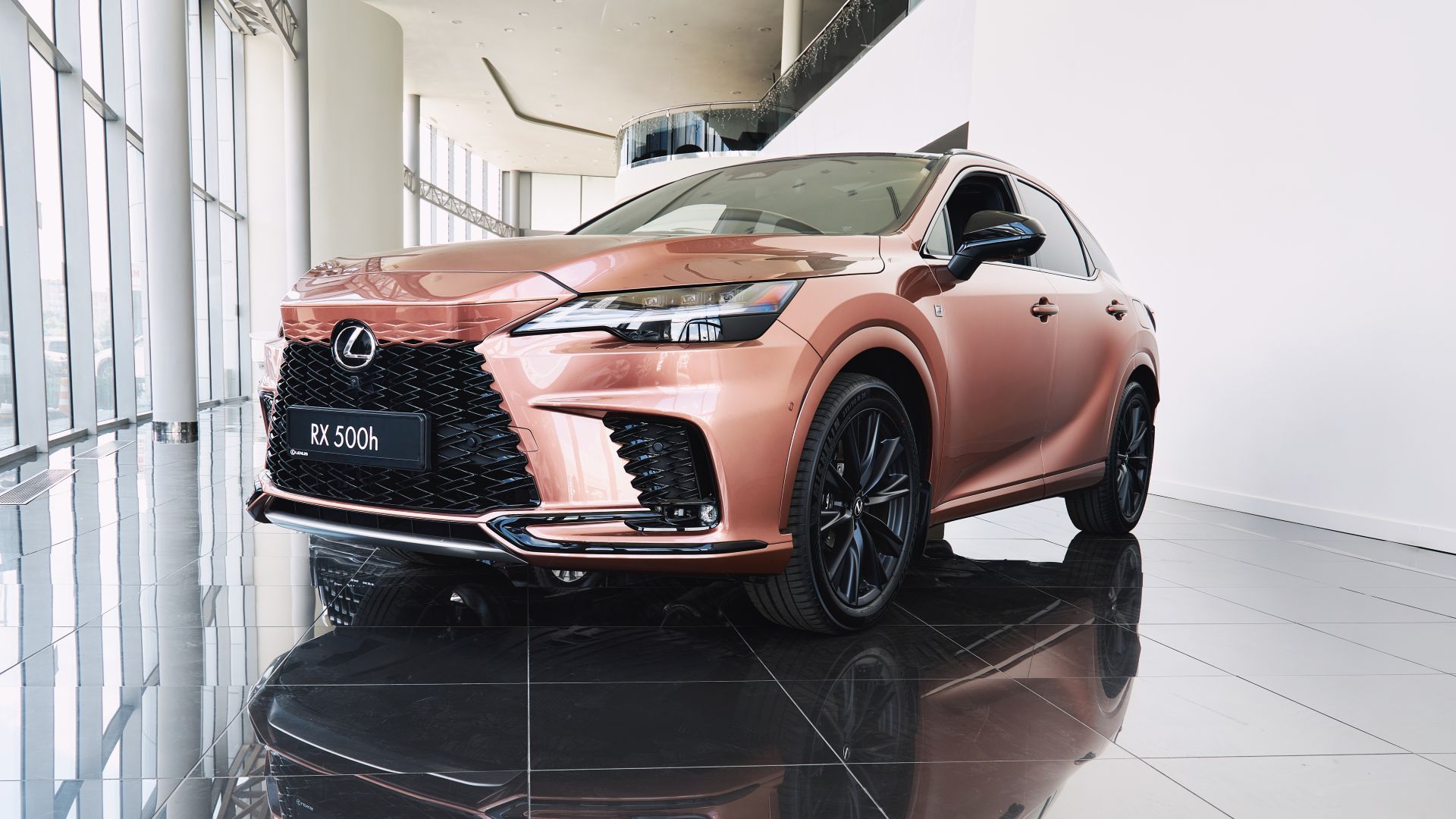 Нові автомобілі Lexus в наявності