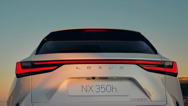 Heckansicht Lexus NX 350h