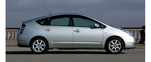 Toyota Prius from 2003 side angle