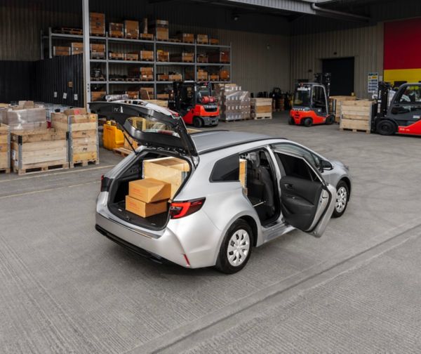 Rear Door Load Width 99cm