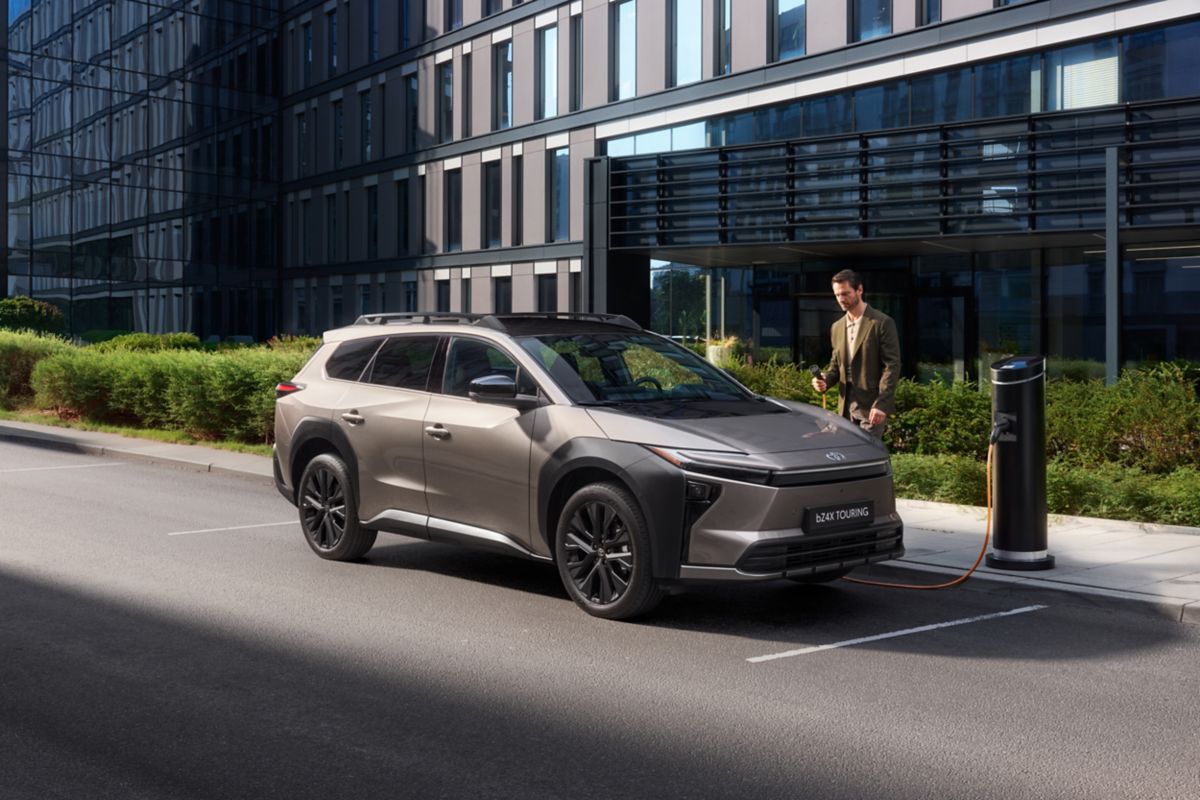 Toyota électrifiée en recharge