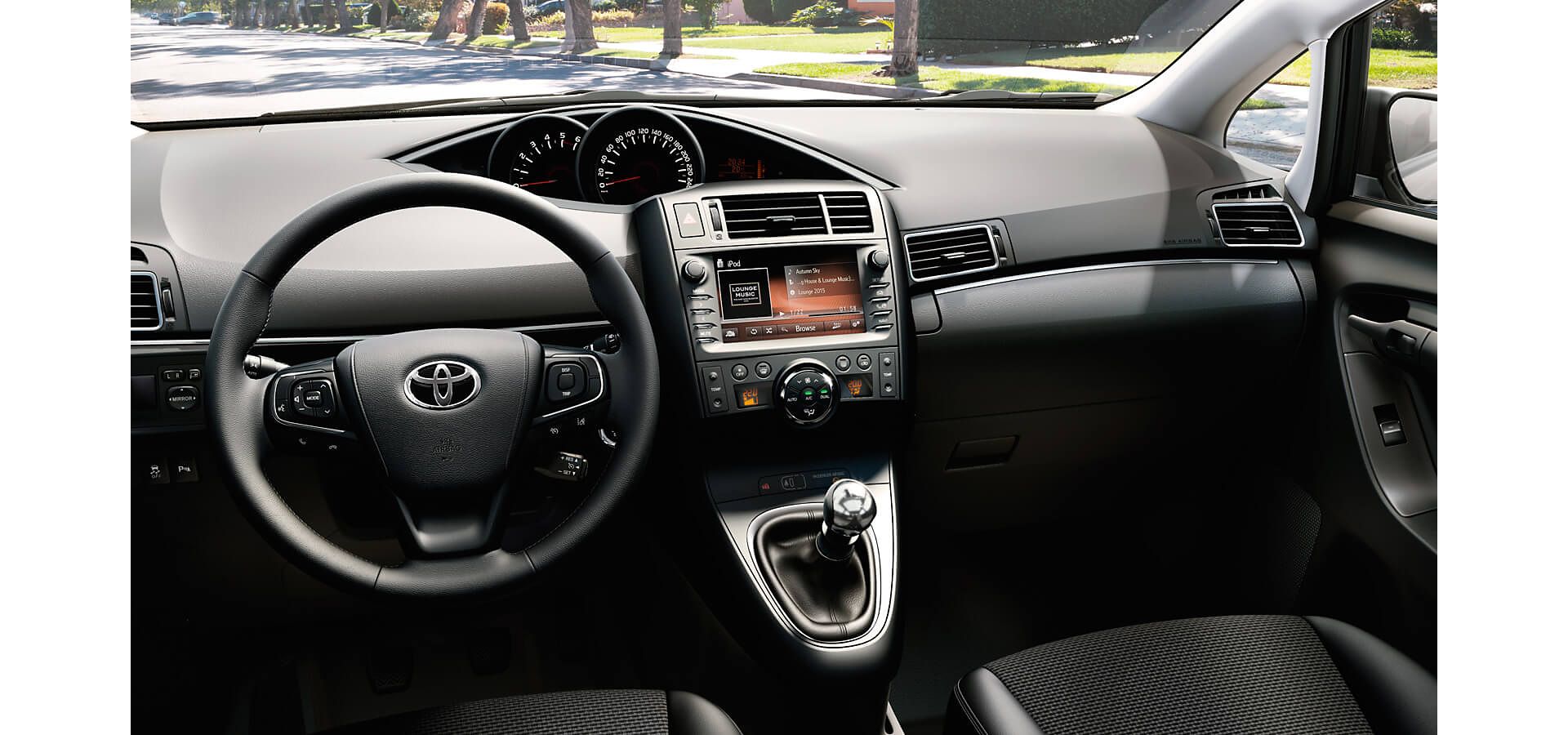 Toyota Verso front multimedia