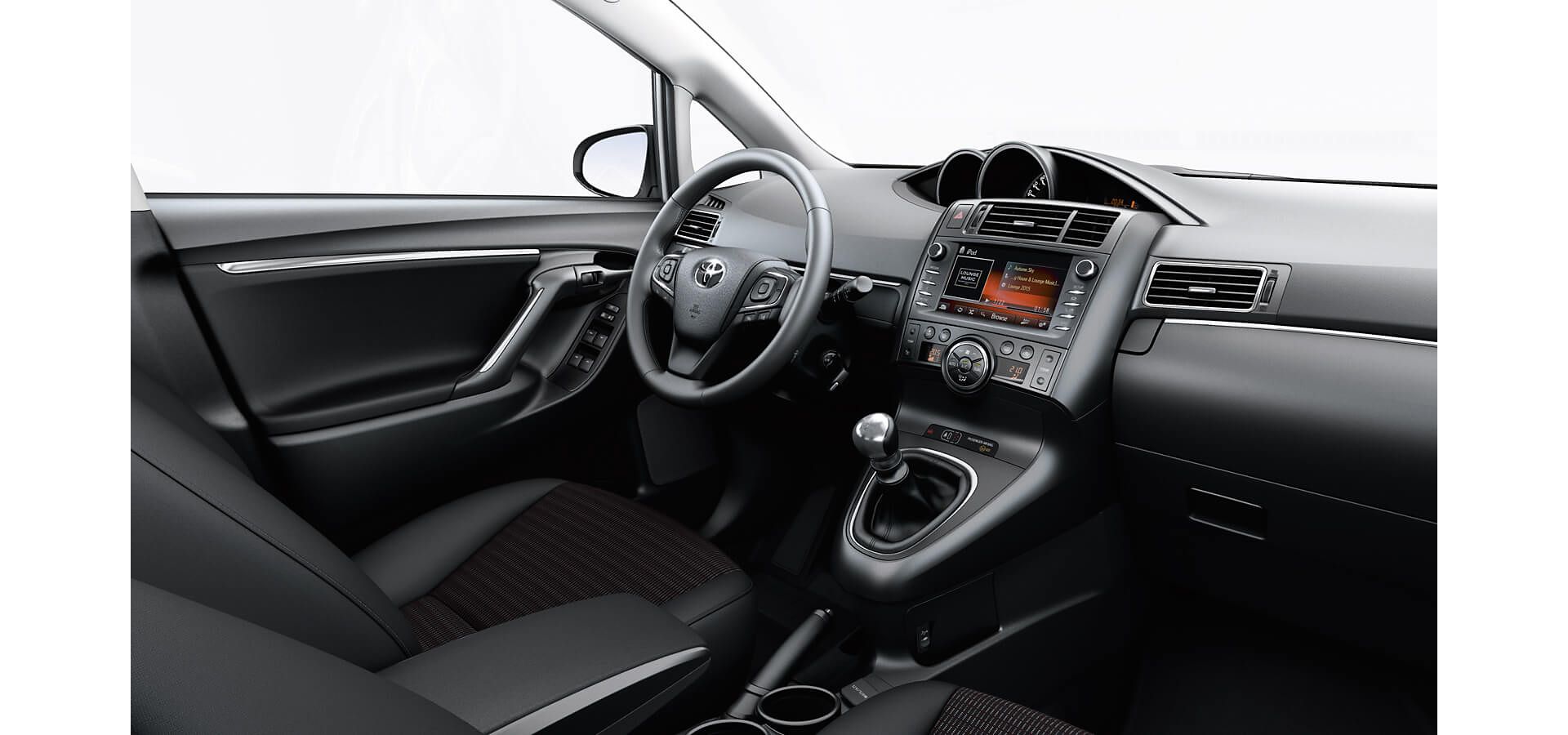 Toyota Verso front interior