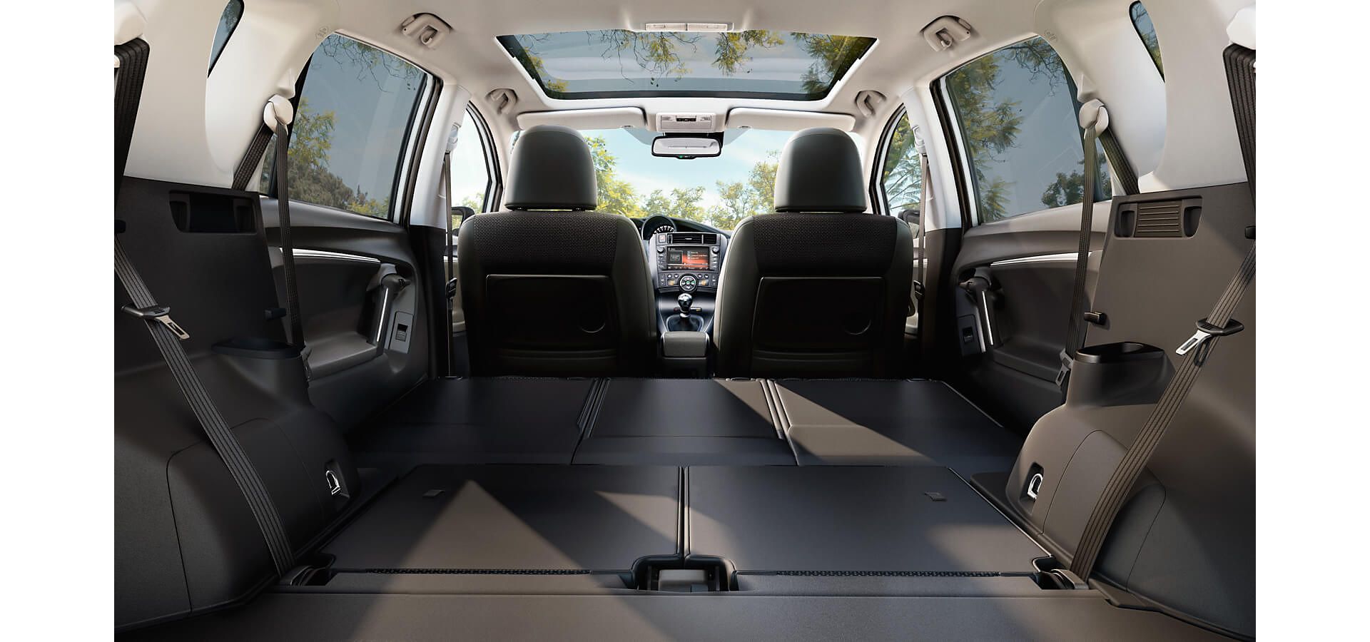Toyota Verso interior space
