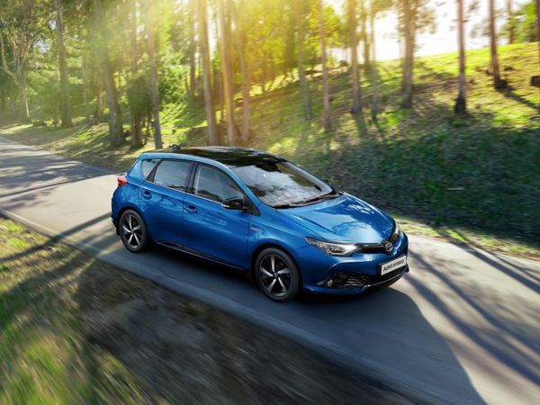toyota-auris-bg-full