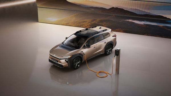 Toyota bZ4X Touring wordt opgeladen