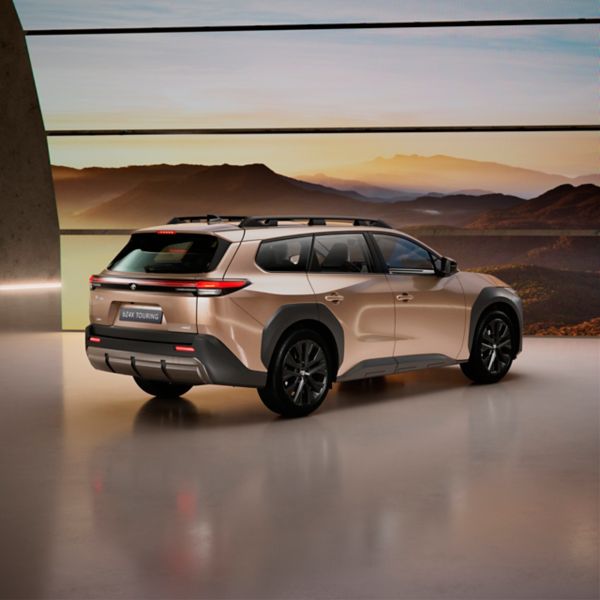 Achteraanzicht van een Toyota bZ4X Touring