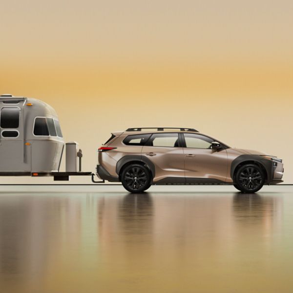 Zijaanzicht van een Toyota bZ4X Touring