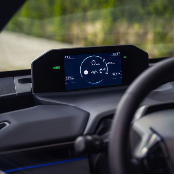 toyota, bz4x, 2025, interieur, display, rijbereik