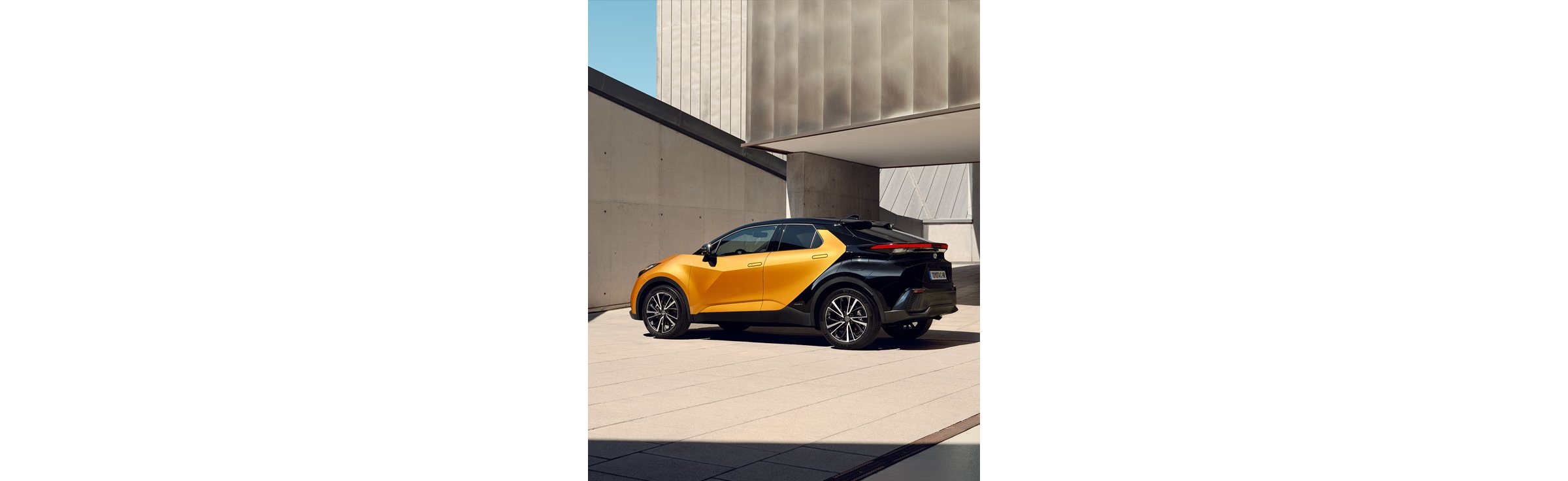 Toyota C-HR vezetőközpontú modern utastere
