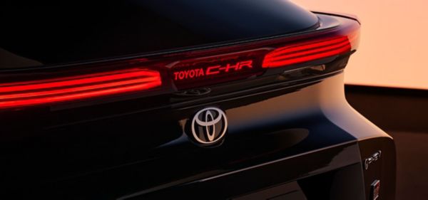 Изглед към задните фарове на NG C-HR