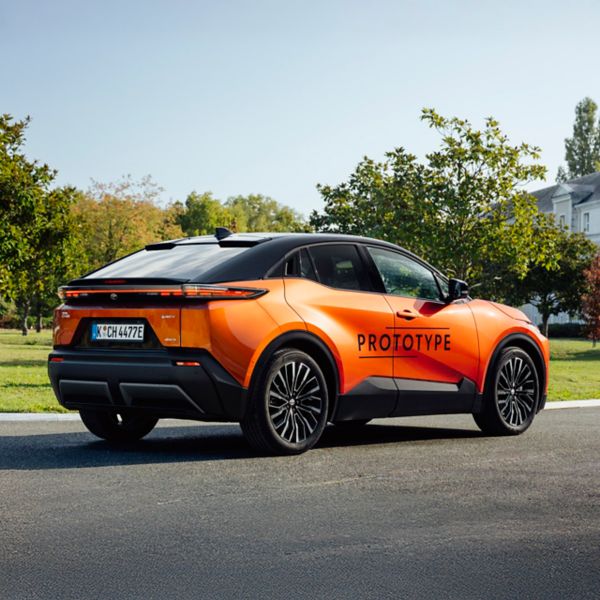 toyota, c- hr, plus, 2026, exterieur, achterkant, schuin