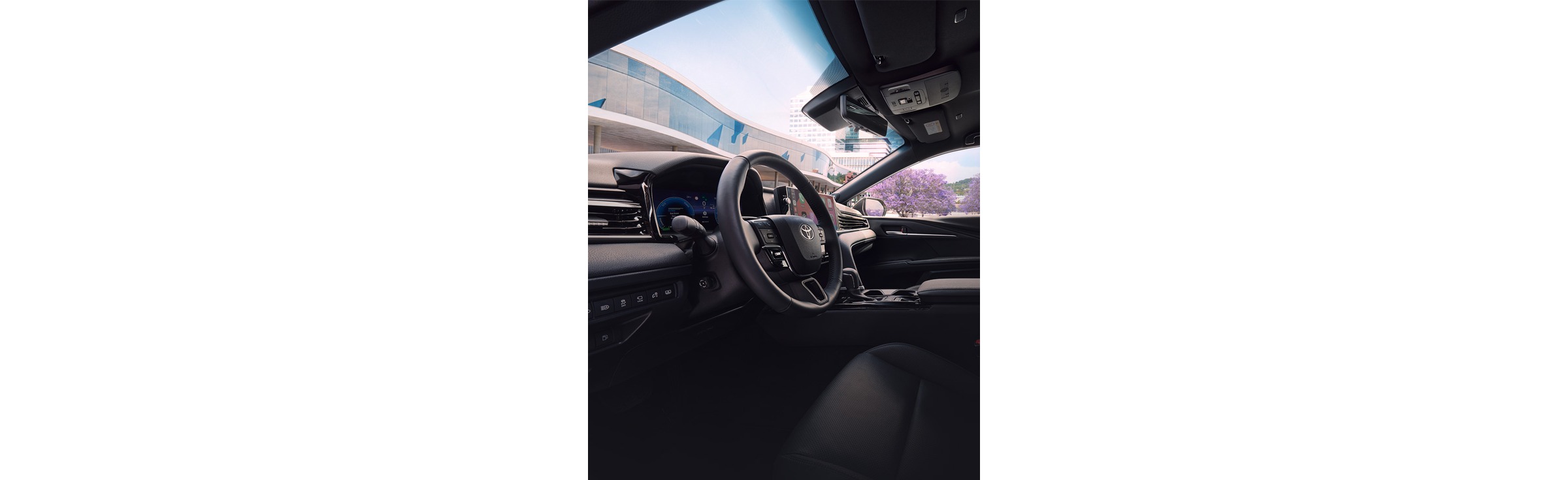 Toyota Camry Hybrid első utastere teljes szélességben