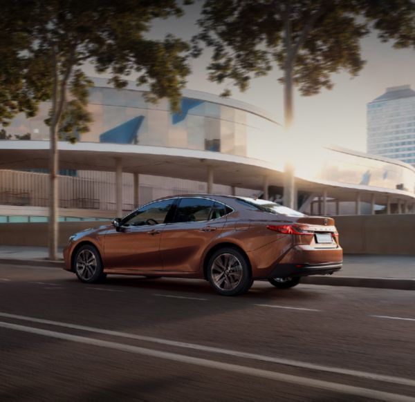 Camry Hybrid седан