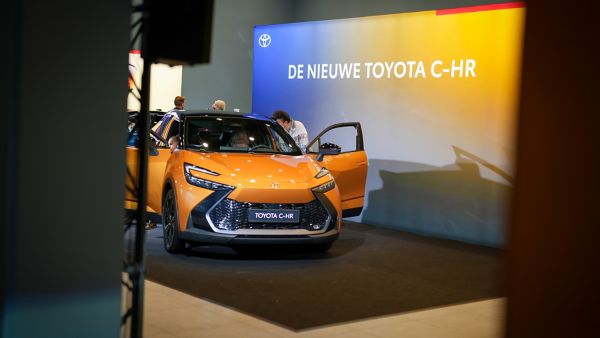 Toyota C-HR exterieur driekwart links